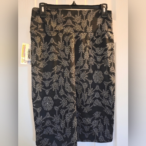 LuLaRoe Cassie Skirt - Picture 1 of 2